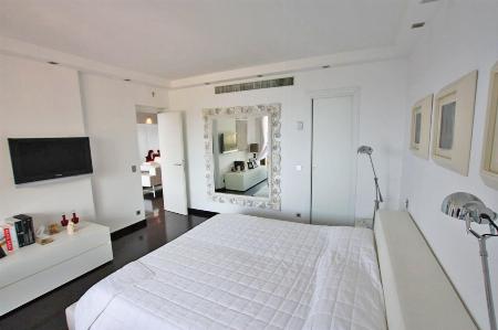 Large furnished apartment in Parc Saint Roman