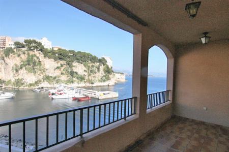 3 roomed apartment with seaview