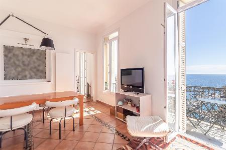 4 roomed apartment in "Bourgeois"