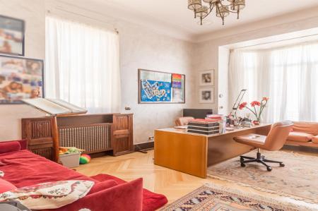 6 roomed apartment in a bourgeois building