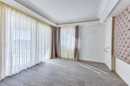 Beautiful renovated apartment with large terrace