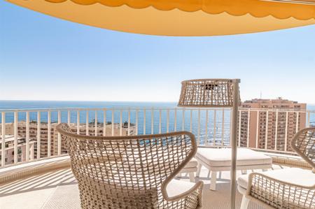 Beautifully renovated 3 roomed apartment with sea view