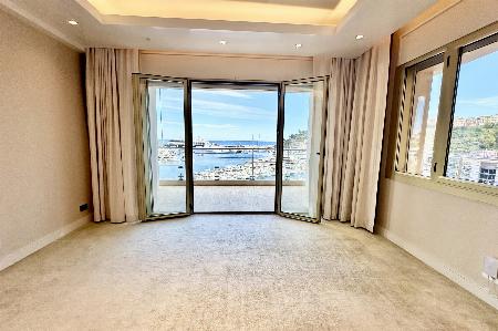 ENTIERLY RENOVATED OFFICE IN MAIN PORT OF MONACO 