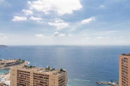 Gorgeous apartment, seaview, with a large parking space