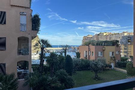 Lovely studio apartment with view of the port