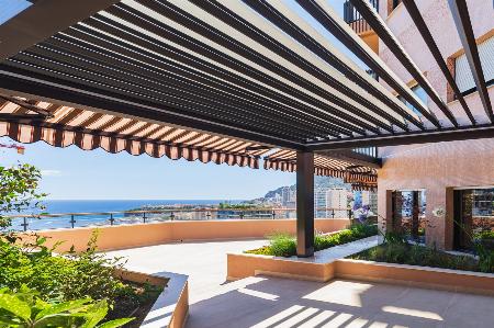 Luxurious apartment with panoramic seaview 