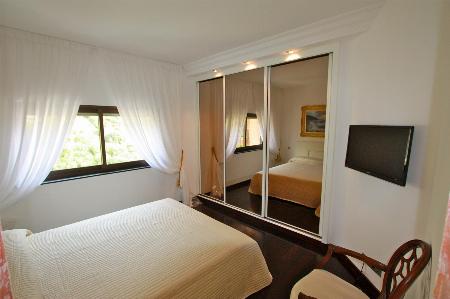 Luxury 3 Bedroom Apartment in Parc Saint Roman