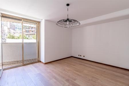 Three-roomed apartment in Golden Square 